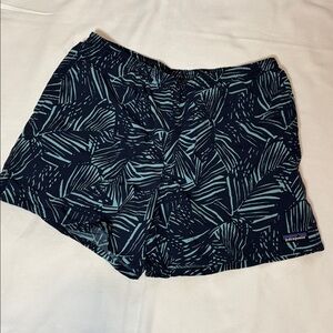 Patagonia Navy and light blue Leaf Print swim Shorts /trunks size XL